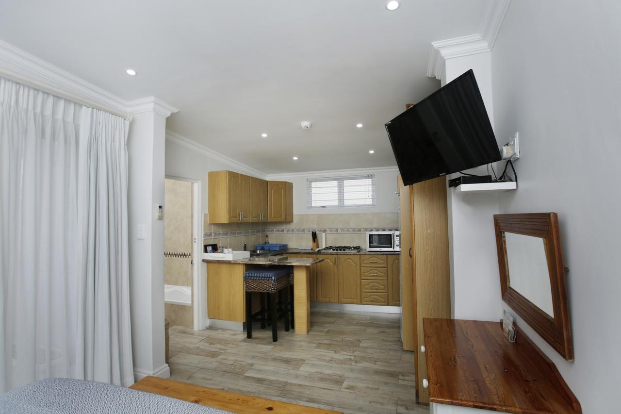 Ocean Hideaway Bed And Breakfast Amanzimtoti Buitenkant foto