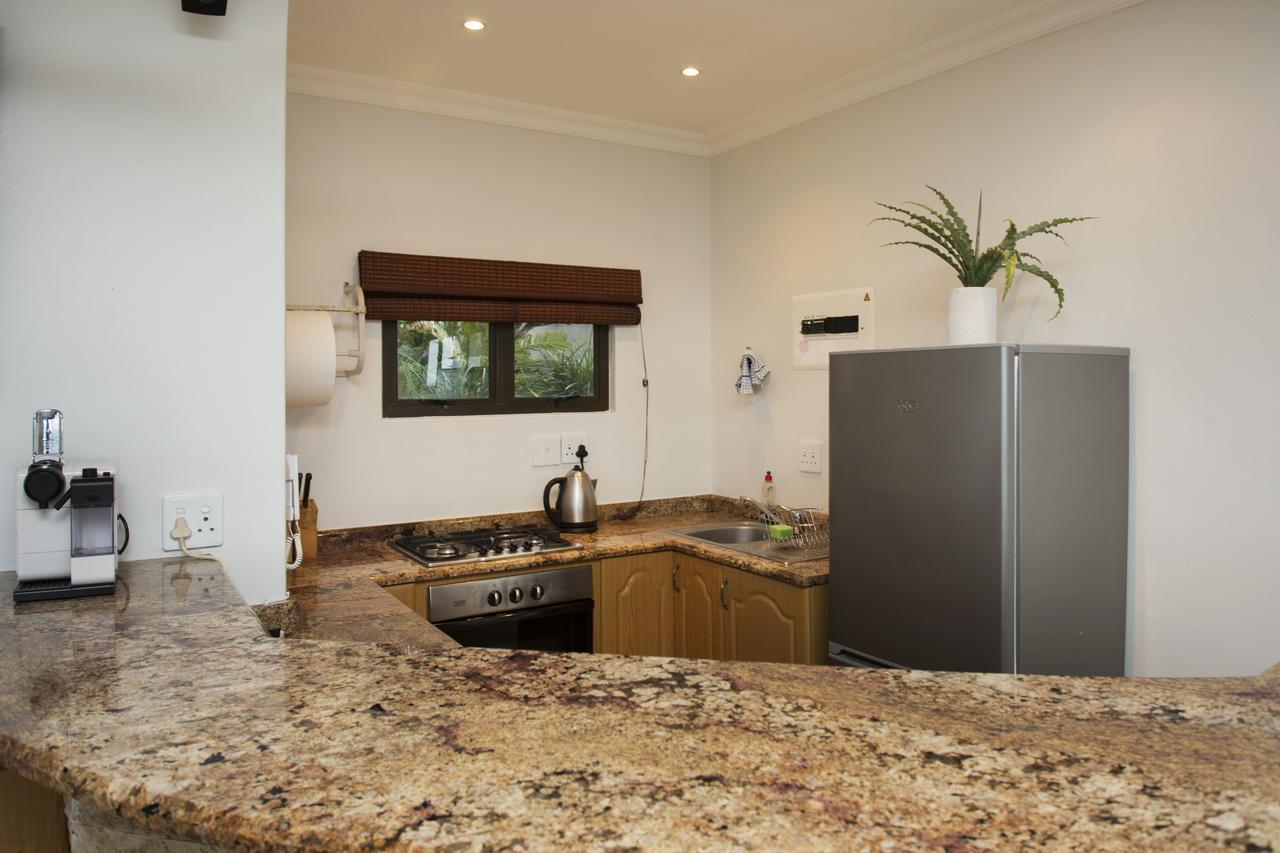 Ocean Hideaway Bed And Breakfast Amanzimtoti Buitenkant foto